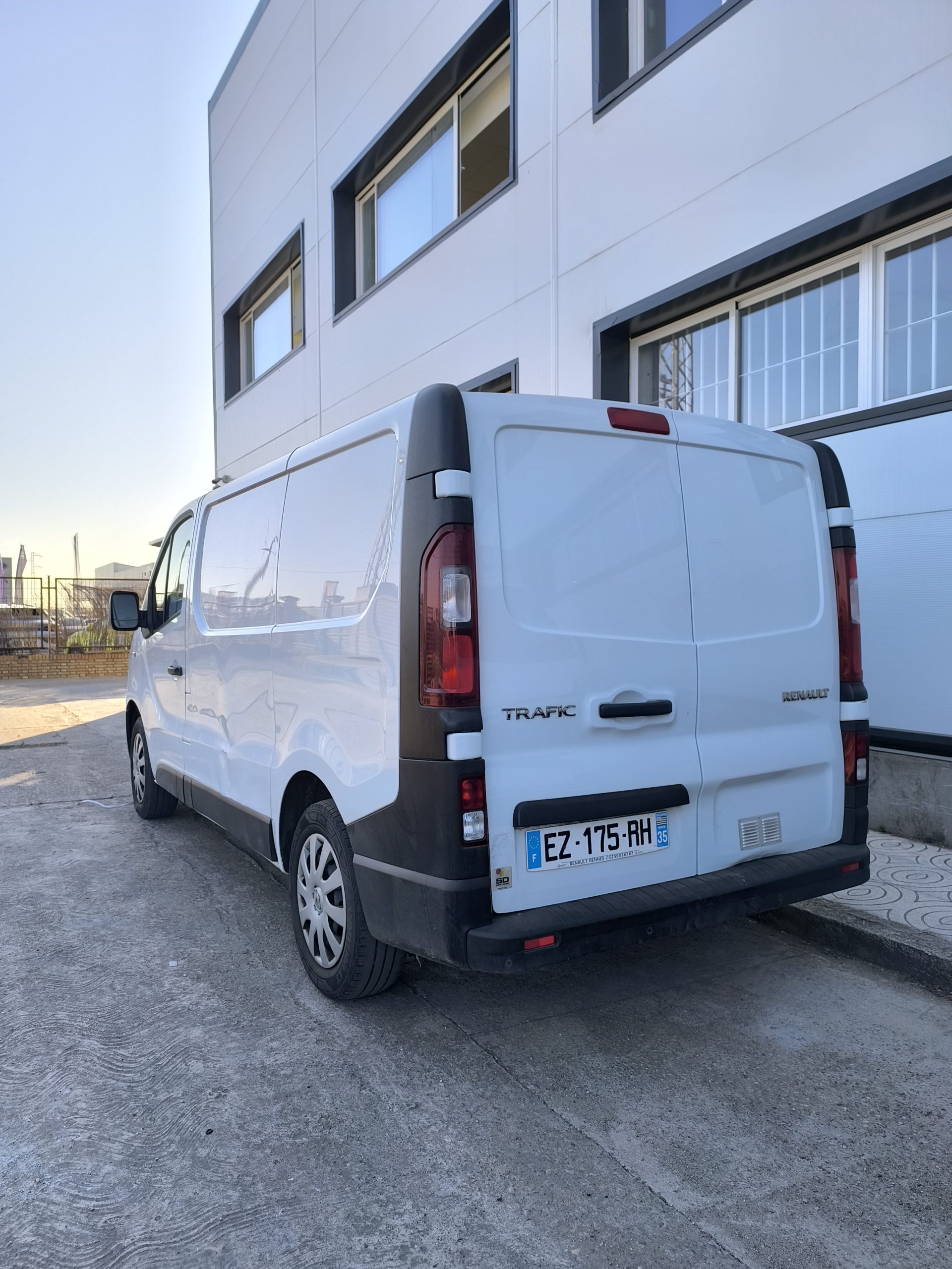 RENAULT TRAFIC L1H1 OCASIÓN - Imagen 2