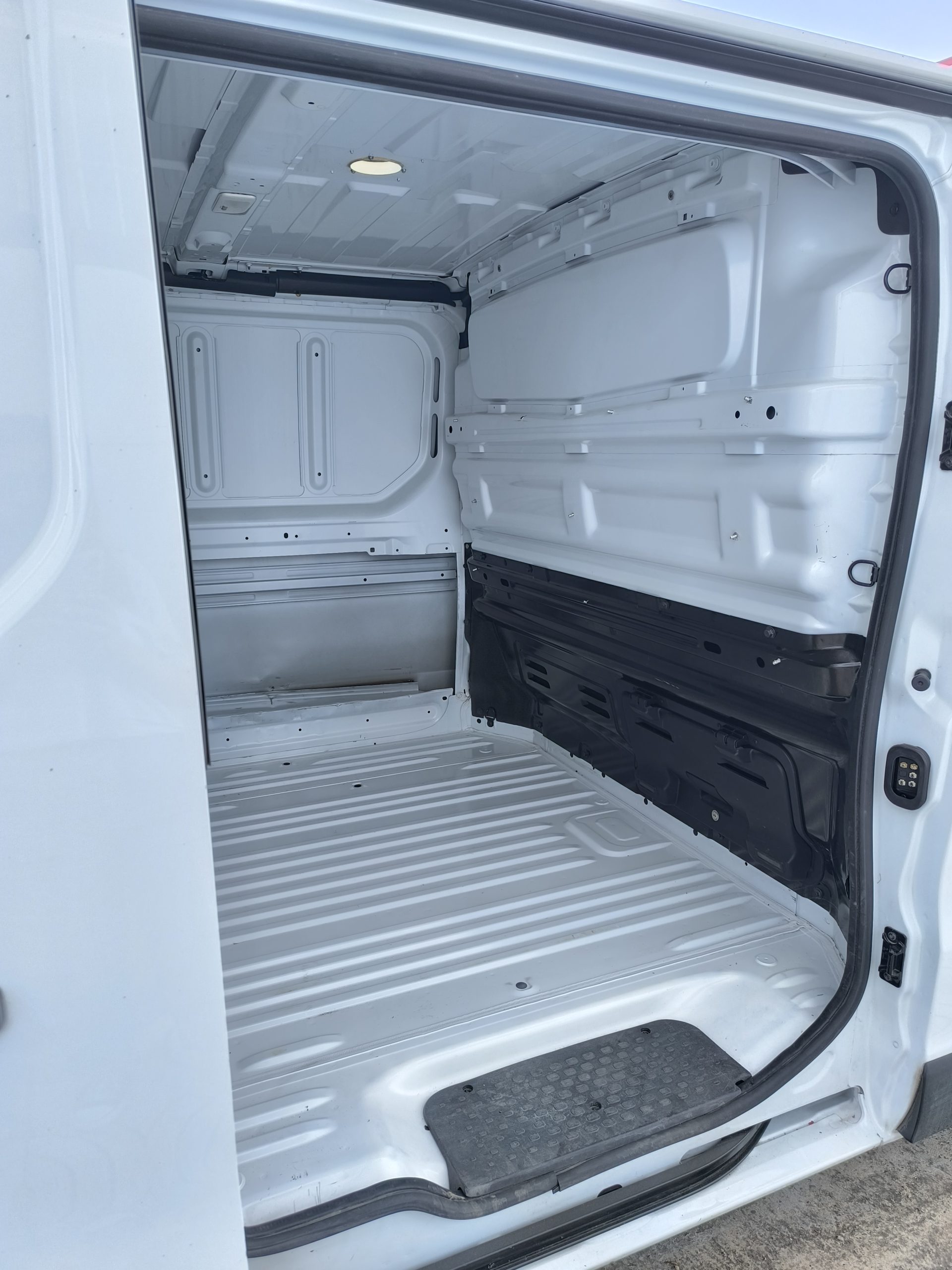 RENAULT TRAFIC L1H1 OCASIÓN - Imagen 10